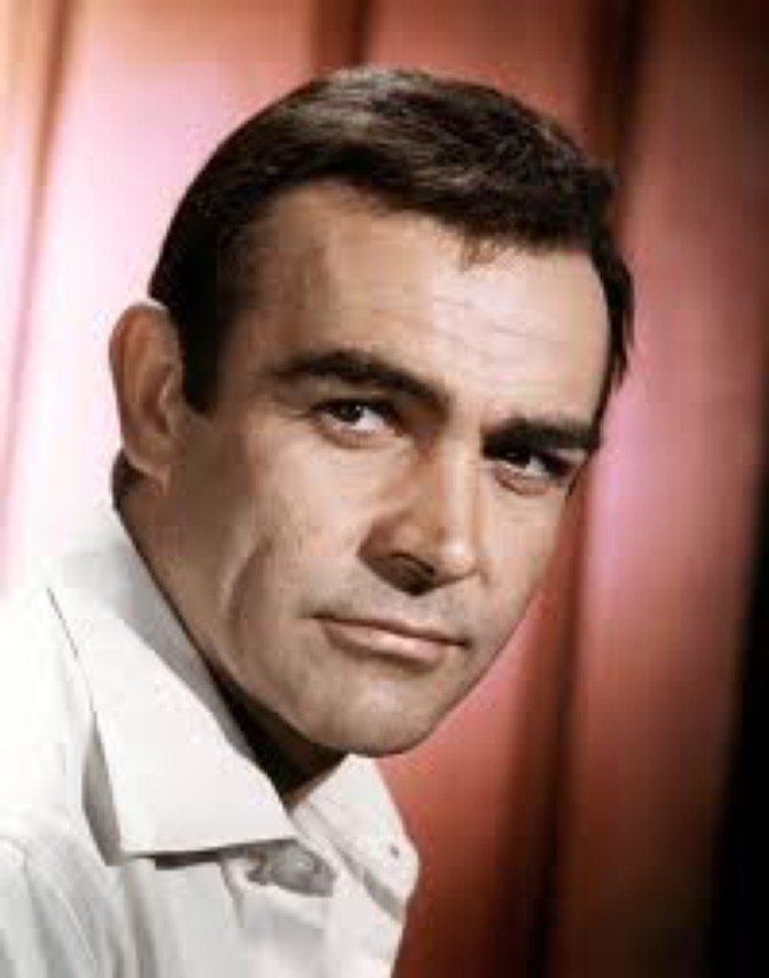 Der britische Schauspieler Sean Connery, der erste James-Bond-Star, starb im Alter von 90 Jahren, teilte seine Familie der BBC mit.
