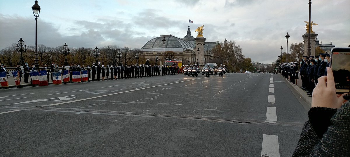 Offizier Sébastien Botta: Ehrung des tödlich verunglückten Offiziers in Paris