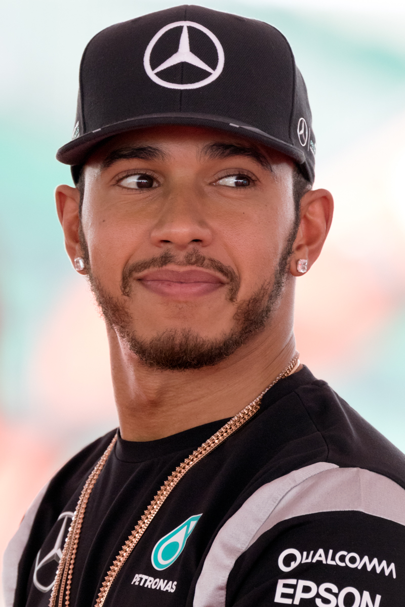 Lewis Hamilton positiv auf Covid-19 getestet und sagt den Großen Preis von Bahrain ab