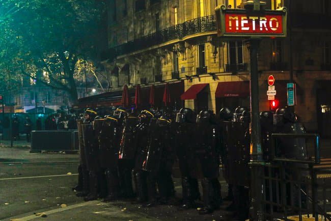 Globale Sicherheit: Gewaltsame Zusammenstöße während der Demonstration in Paris