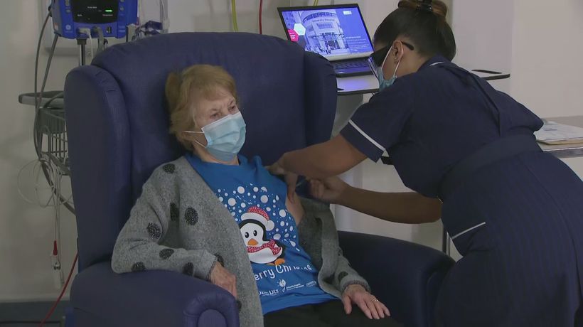 Covid-19: Margaret Keenan (90) erhält als erste Patientin der Welt den Impfstoff von Pfizer/BioNtech
