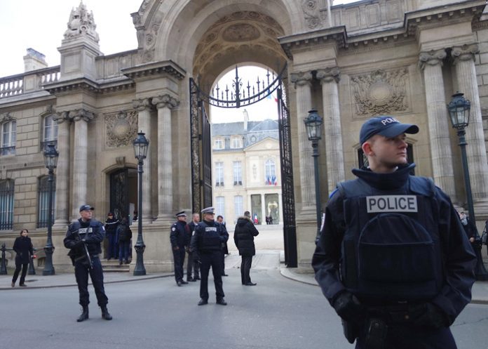 Elysee-Palast: Ein Mann stellt sich der Polizei wegen des Mordes an seiner Mutter