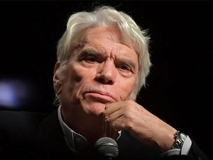 Bernard Tapie in einem sehr besorgniserregenden Zustand ins Krankenhaus eingeliefert