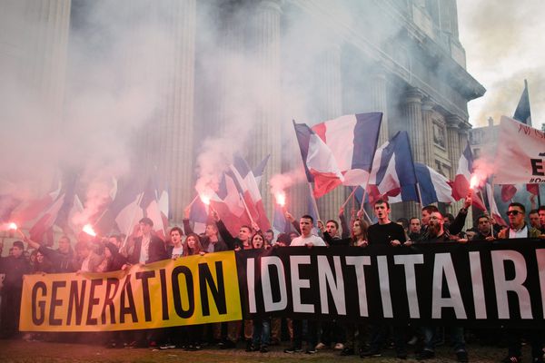 Frankreich verbietet rechtsextreme Anti-Einwanderungs-Bewegung, die zu Hass und Gewalt aufruft