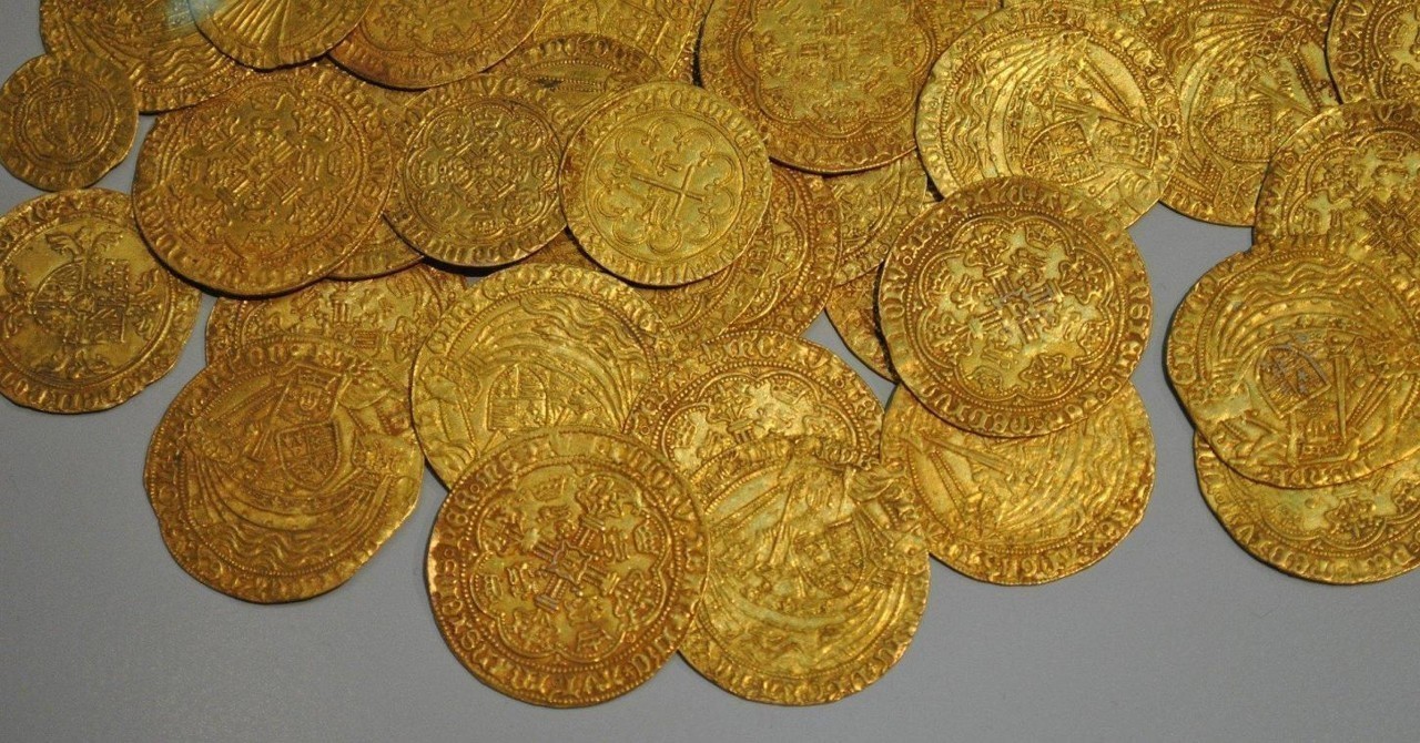 Goldmünzen, Barren… ein zweiter Schatz in einem Haus im Jura gefunden