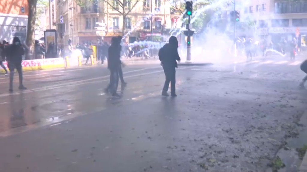 Polizei setzt Wasserwerfer ein, um verbotene palästinensische Proteste in Paris aufzulösen