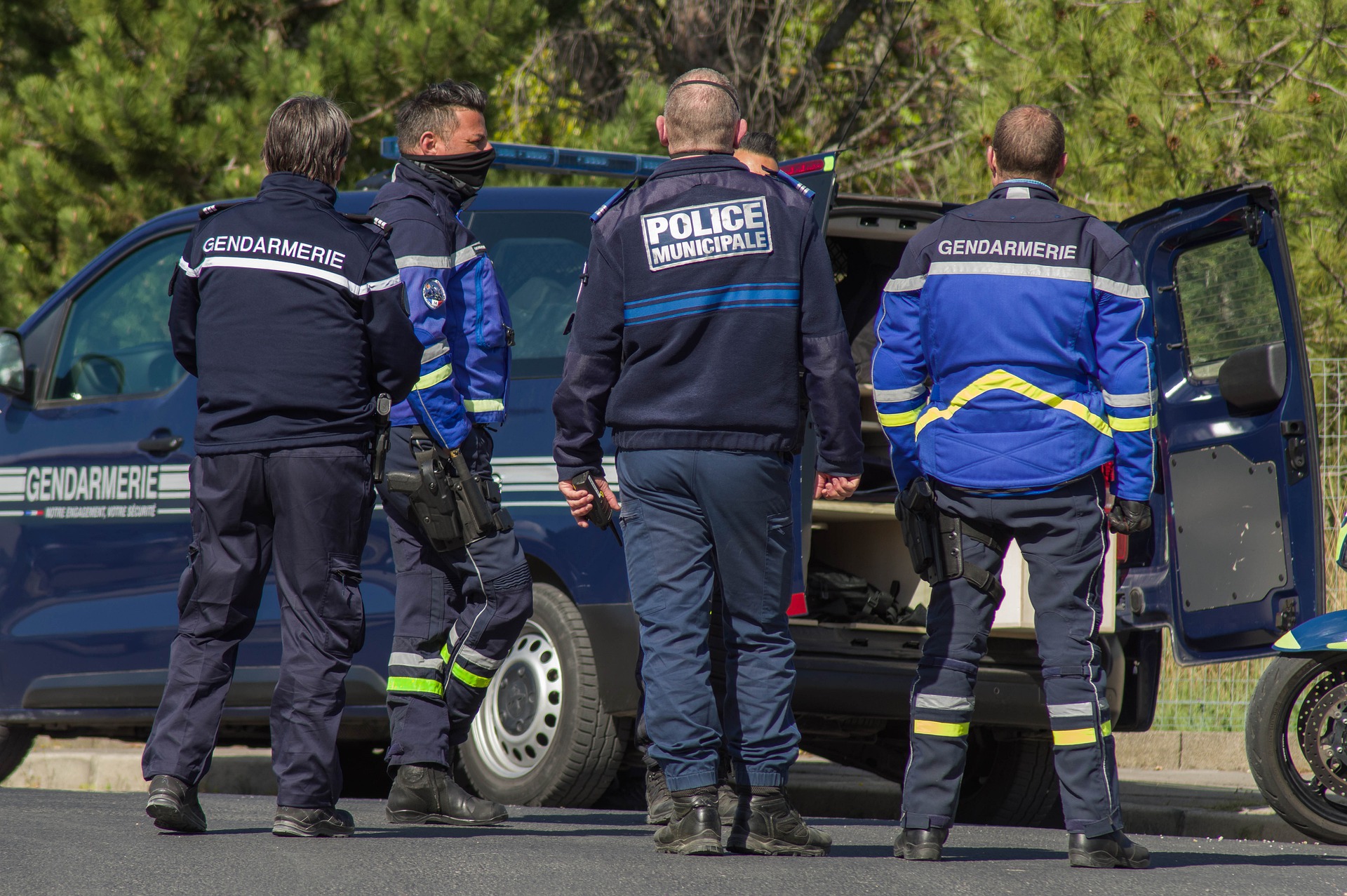 Charente: 75-jährige Frau ermordet und verbrannt in ihrem Hühnerstall gefunden