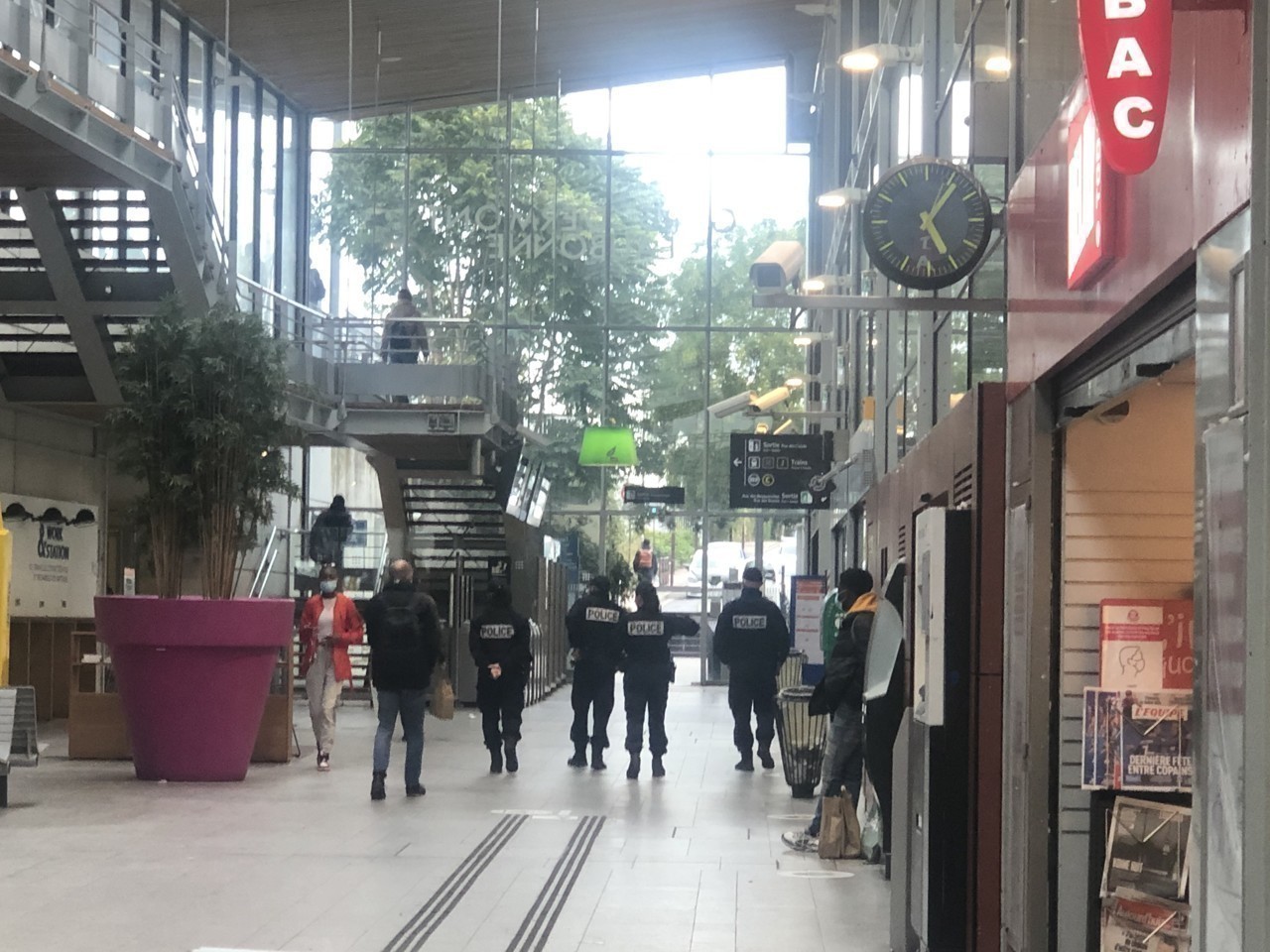 Val d’Oise: Mit einem Messer bewaffneter Mann wurde am Bahnhof von Ermont-Eaubonne erschossen
