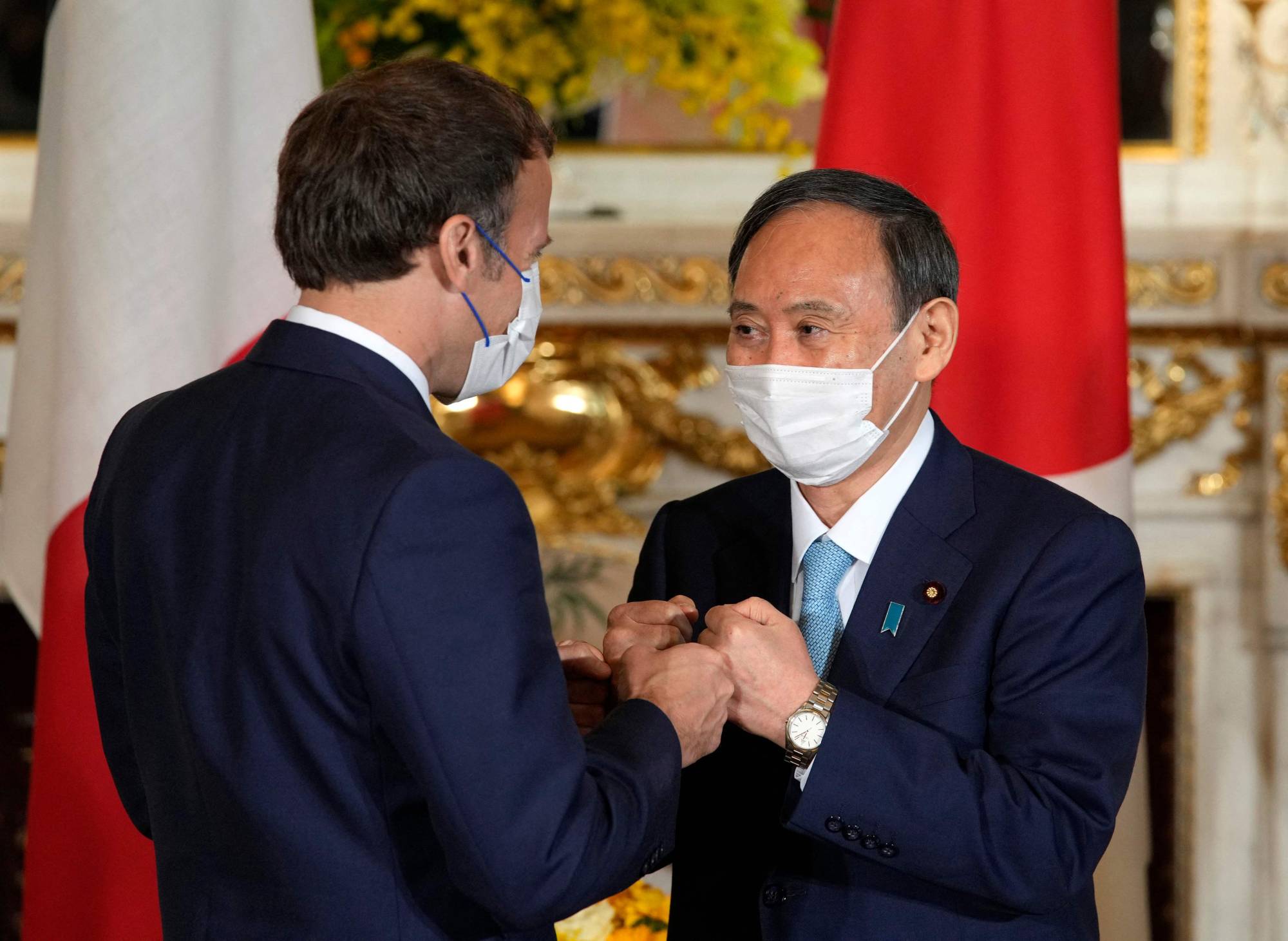 Japan: Emmanuel Macron traf in Tokio Premierminister Yoshihide Suga