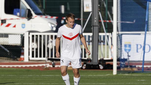 Live: Emmanuel Macron auf dem Fussballplatz – der Präsident hat bereits ein Tor geschossen