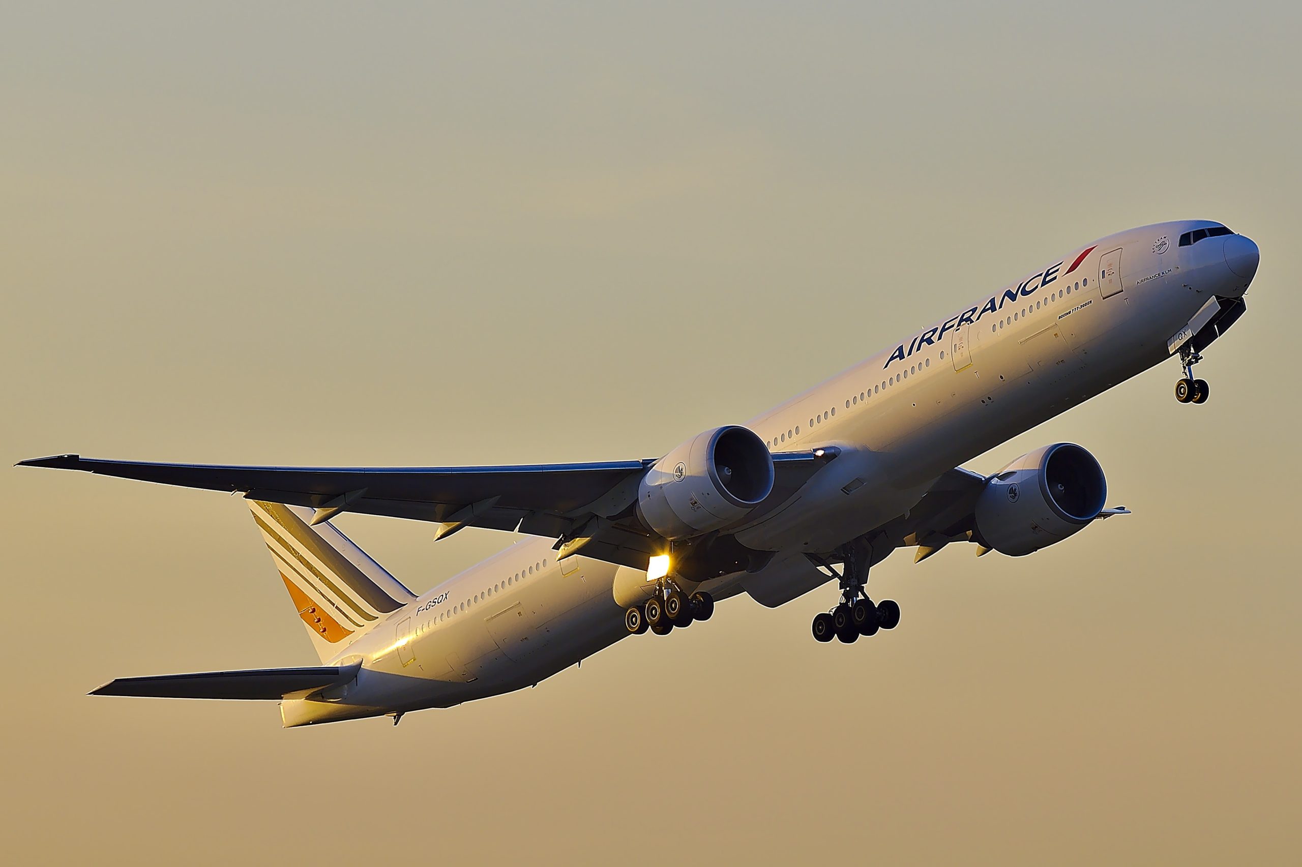 New York – Paris entgeht nur knapp dem Absturz: Albtraum der Air-France-Crew einer Boeing 777