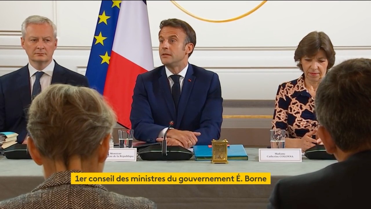 Für Emmanuel Macron muss die neue Regierung „eine Erneuerung in Inhalt und Form bringen“