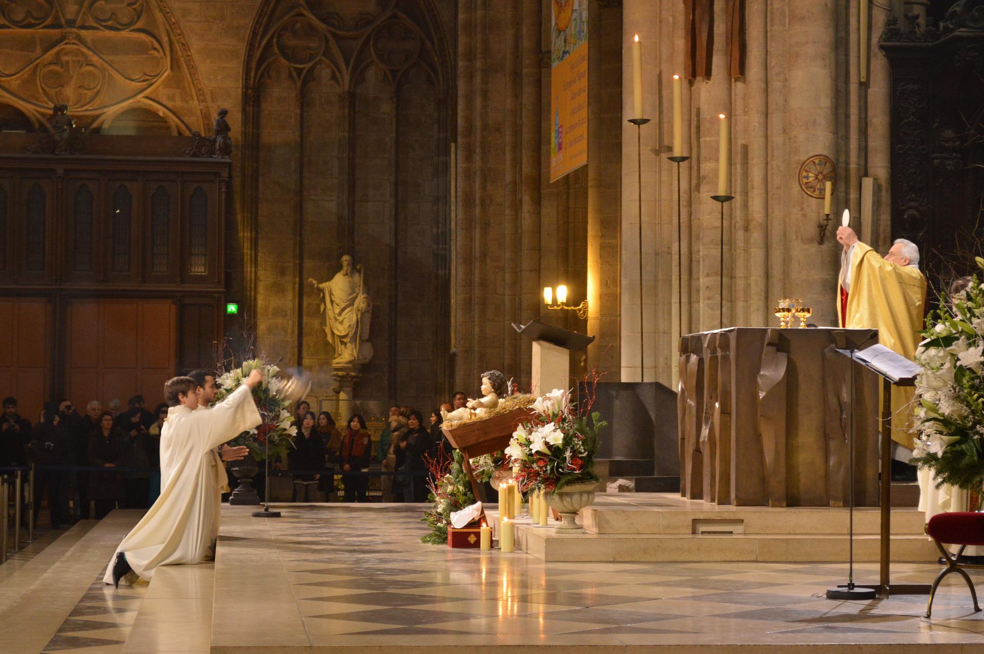 Was wird an Christi Himmelfahrt gefeiert und seit wann ist es ein Feiertag in Frankreich?