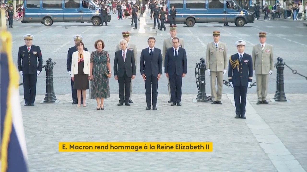 Platinjubiläum: Emmanuel Macron ehrt Königin Elizabeth II. am Fuße des Arc de Triomphe