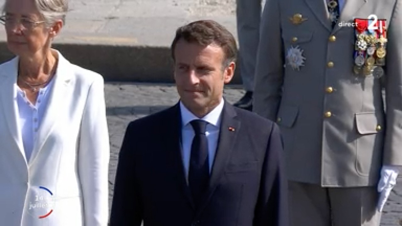 14-Juli: Grosse Militärparade auf den Champs-Elysées mit deutlichem Hinweis an Russland
