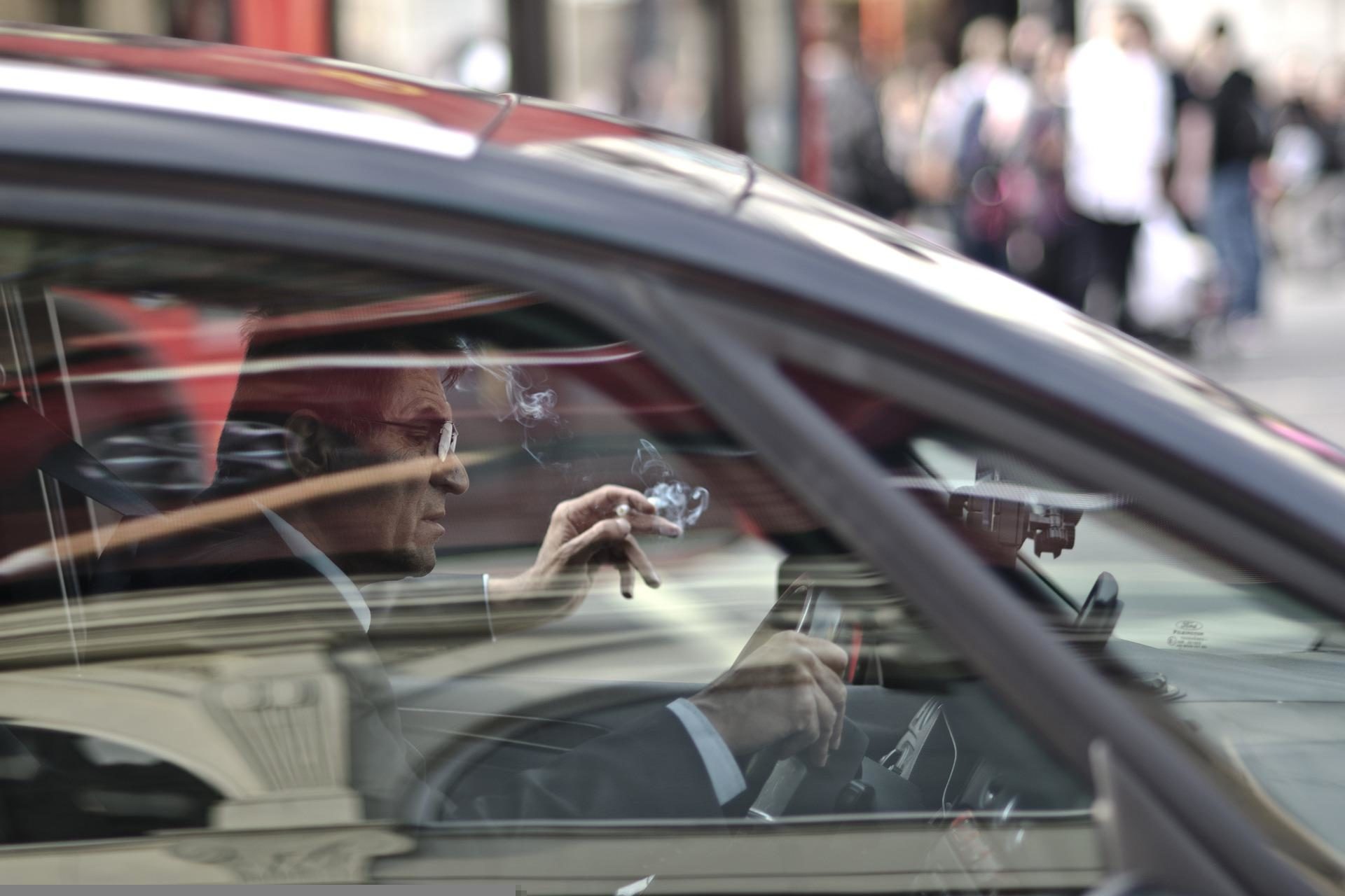 Bürgermeister in Südfrankreich verbietet das Rauchen im Auto