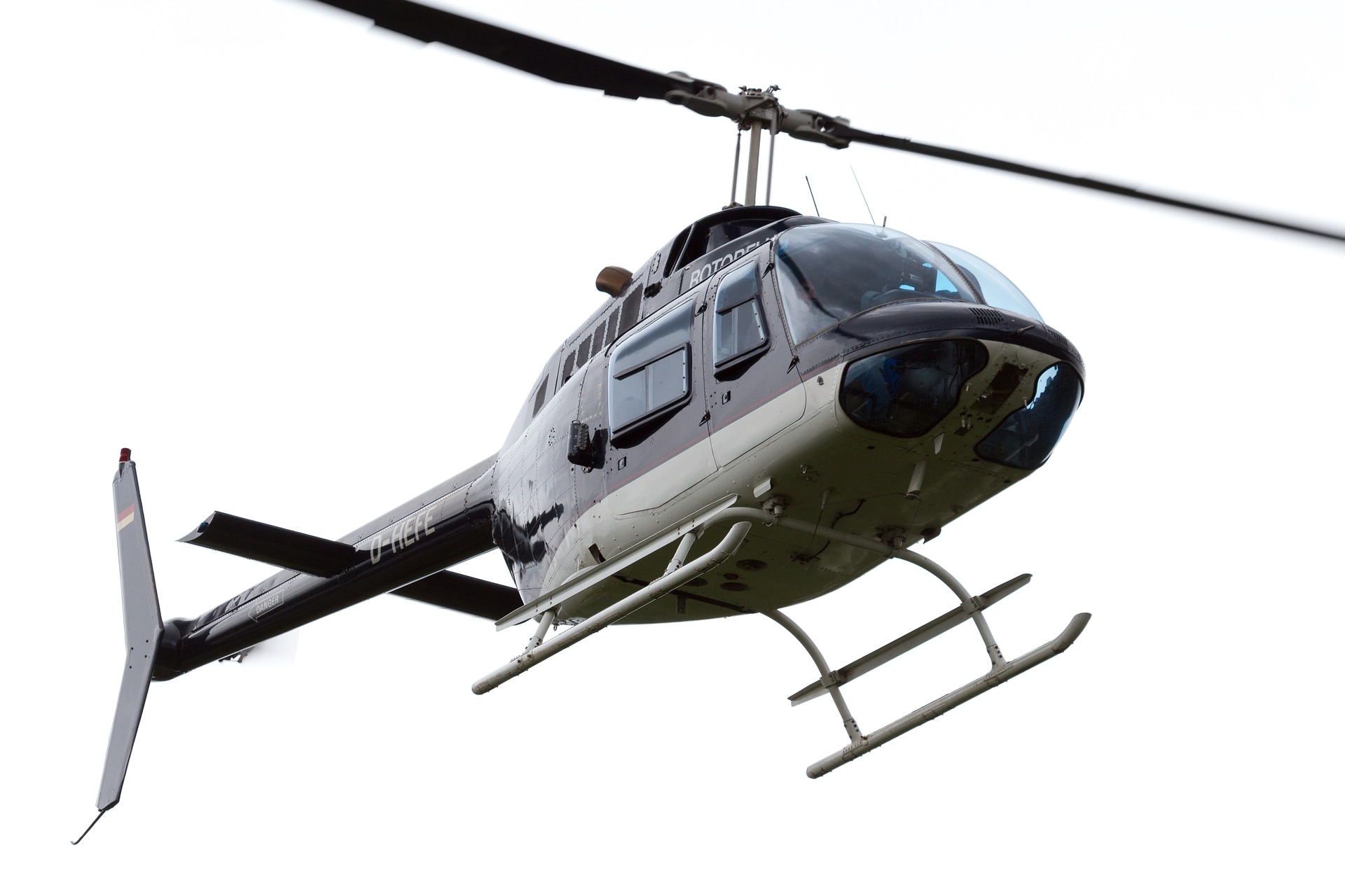 Bretagne: Hubschrauber schrammt haarscharf am Absturz vorbei