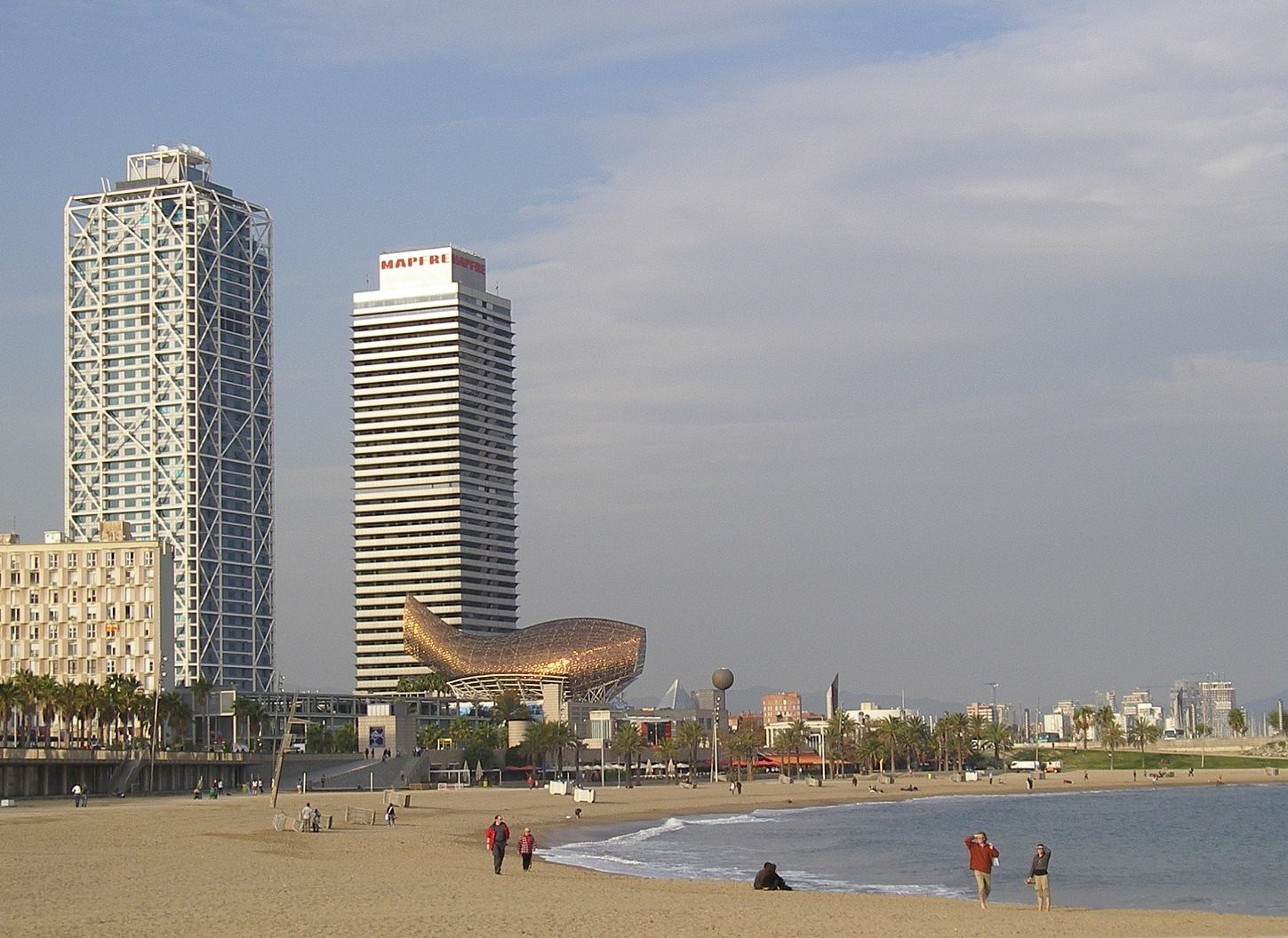 Spanien: Fernsehen filmt per Zufall Dieb am Strand in Barcelona (Video)