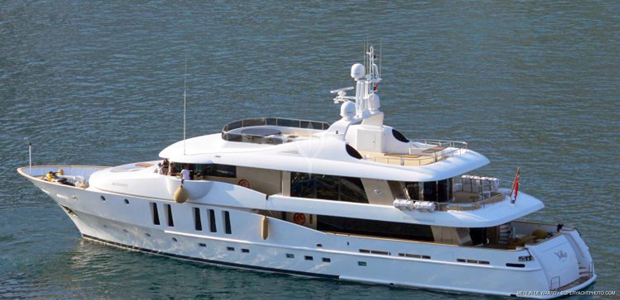 Beeindruckende Bilder vom Untergang einer Superyacht vor der Küste Italiens