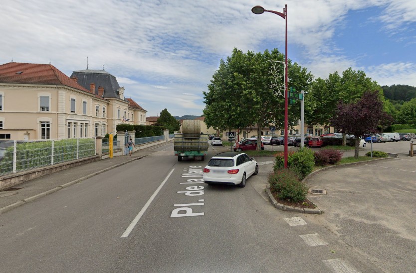 Eyzin-Pinet_Dorfplatz