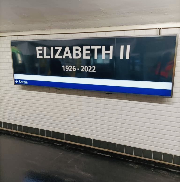 Pariser Metrostation ehrt Elisabeth II. anlässlich ihrer Beerdigung