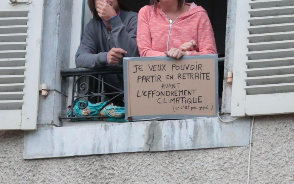 Emmanuel Macron in Pau: Polizei dringt in Häuser von Anwohnern ein, um Plakate zu entfernen