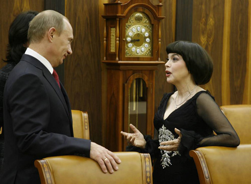 Bewundert Mireille Mathieu immer noch Wladimir Putin? Die französische Sängerin erklärt sich