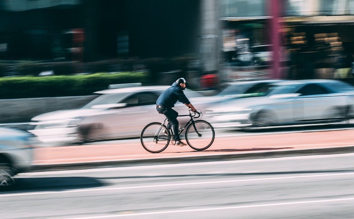 Figeac sattelt um: Wie sichere Fahrradboxen eine Stadt verändern