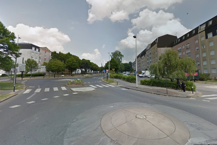 Frau am Sonntagmorgen in Nantes auf offener Straße mit drei Messerstichen getötet