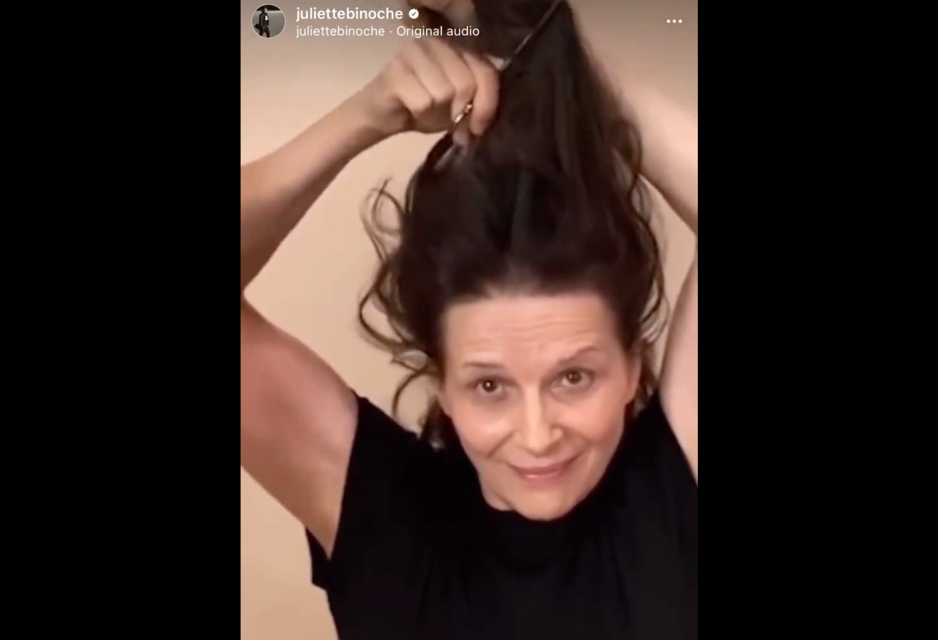 Französische Filmstars schneiden sich Haare zur Unterstützung der Frauen im Iran ab
