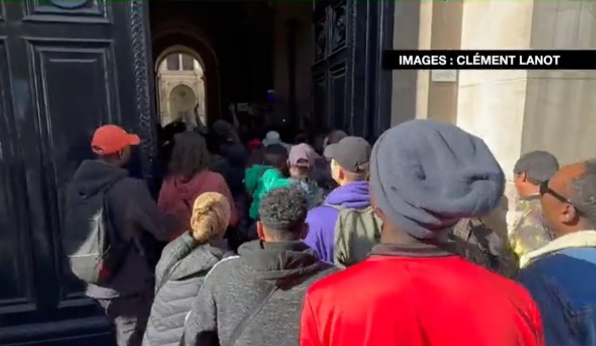 Migranten_Rathaus_Paris