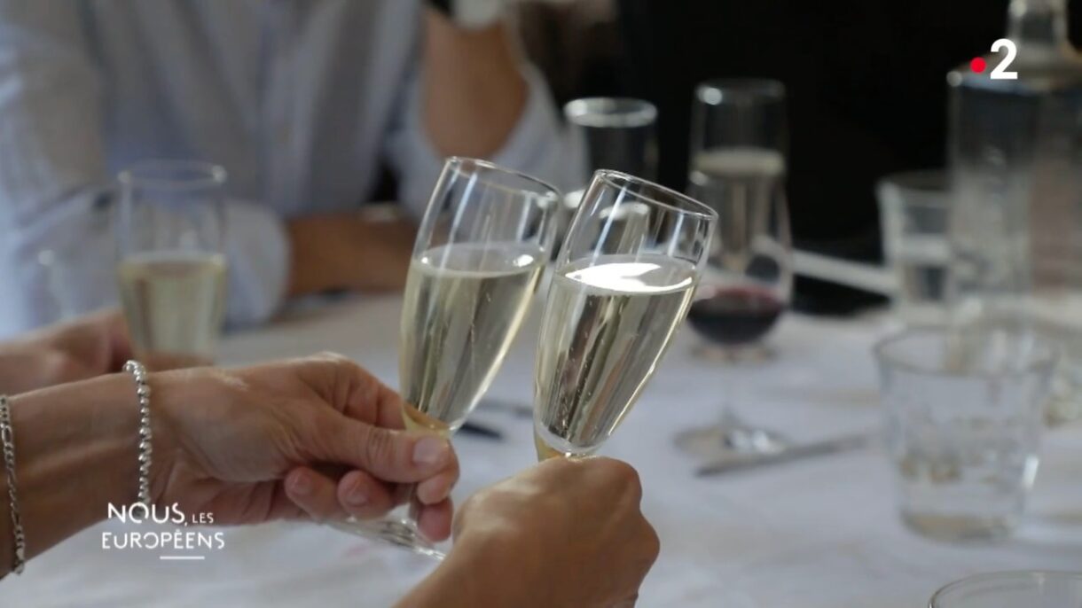 Französischer Winzer soll falschen „Champagner“ mit importiertem Perlwein und Likör hergestellt haben