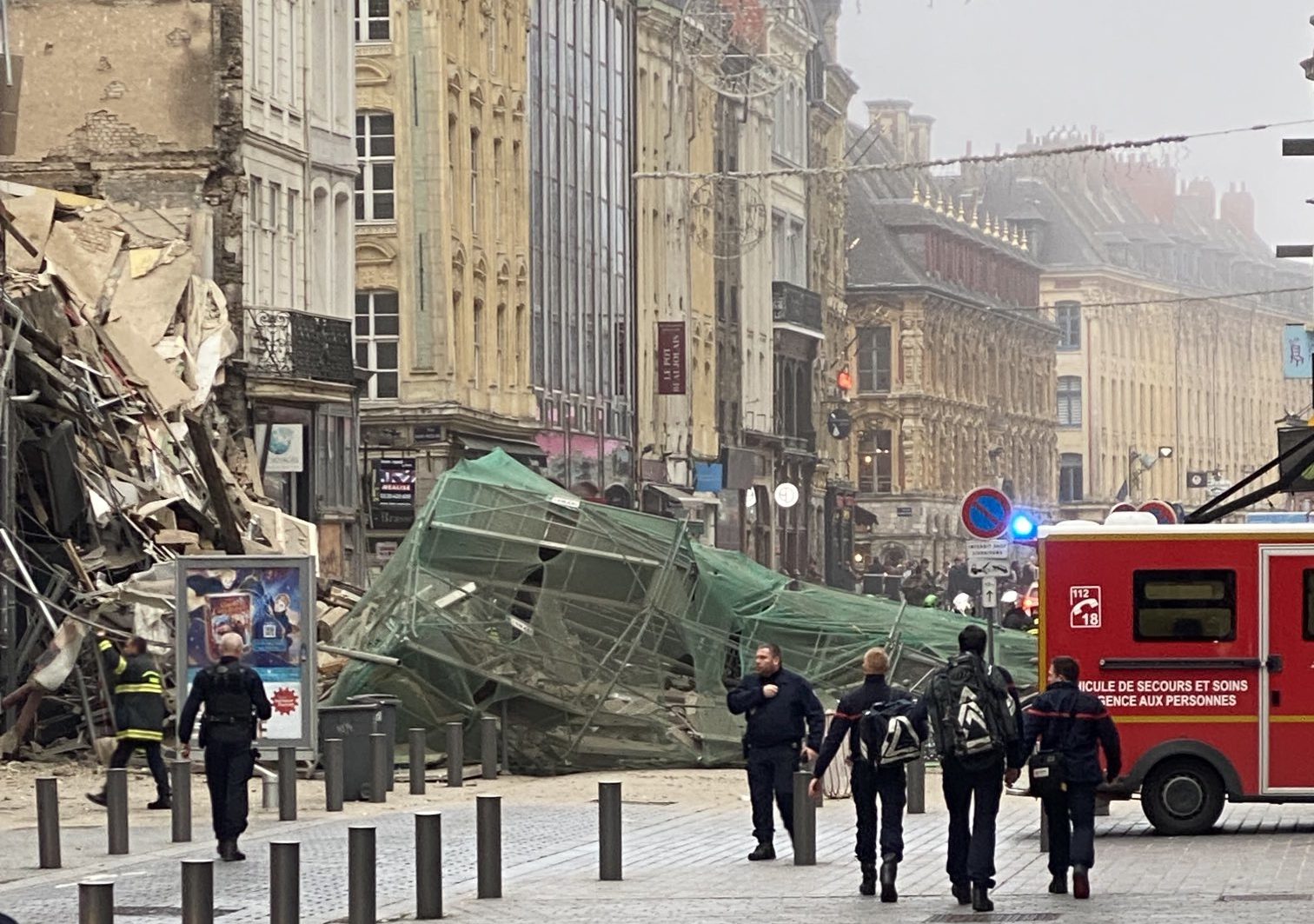 Lille: 2 Gebäude stürzen mitten im Stadtzentrum in sich zusammen