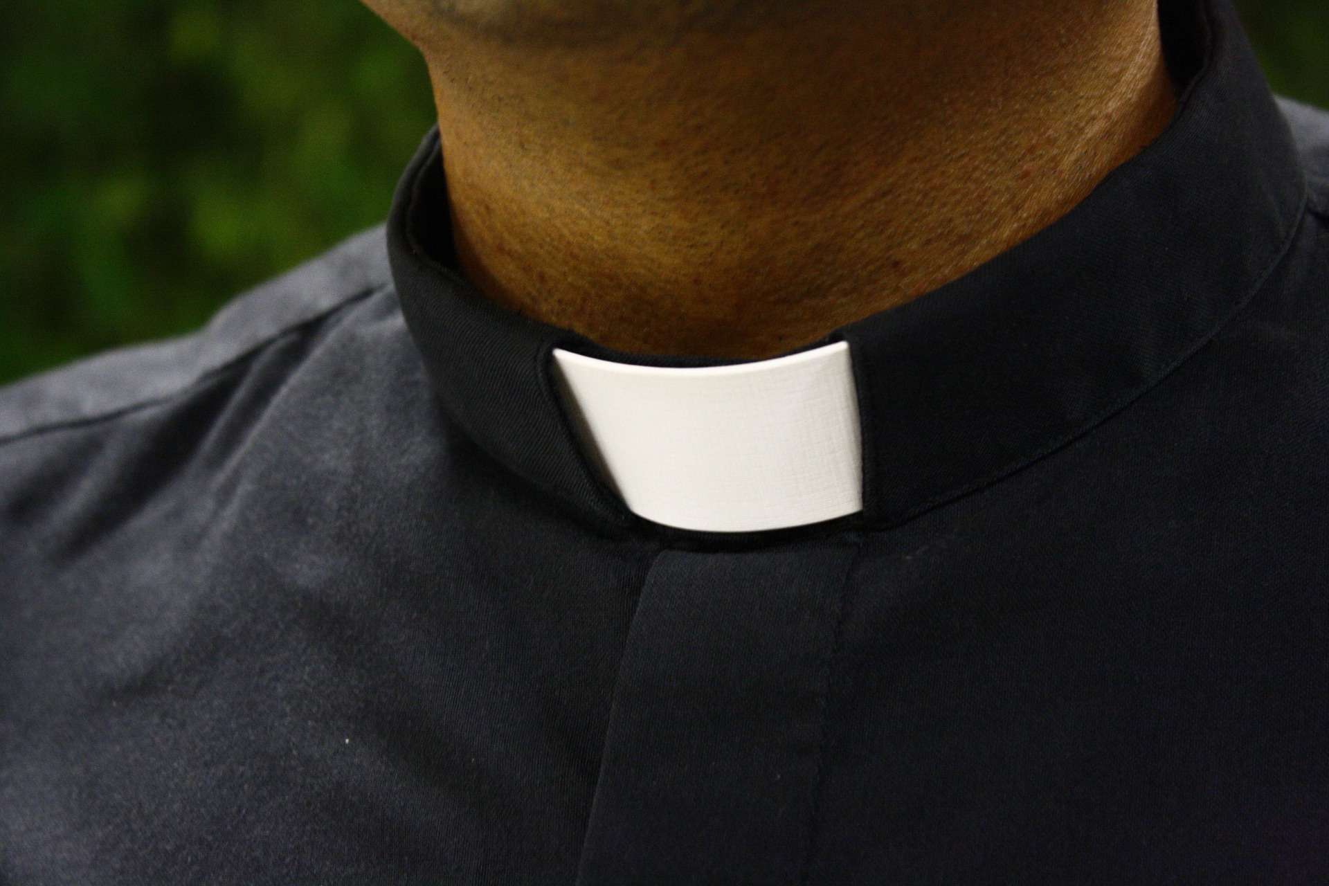 Paris: Wegen Vergewaltigung eines 15-Jährigen inhaftierter Priester ist HIV-positiv