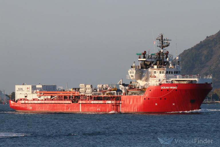 Die Ocean Viking darf mit über 100 aus Seenot geretteten Migranten an Bord in Italien anlanden