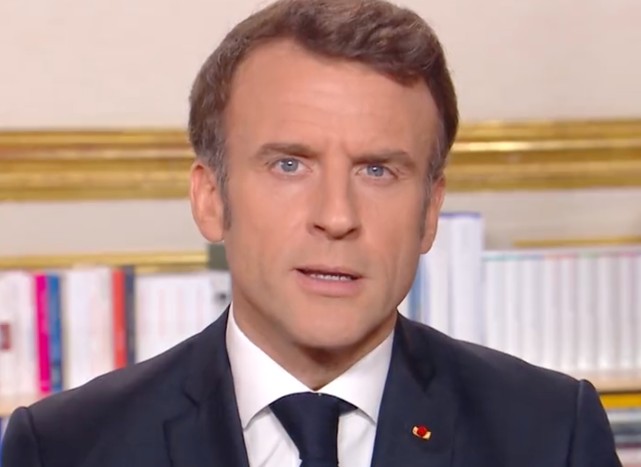 Emmanuel_Macron_31122022