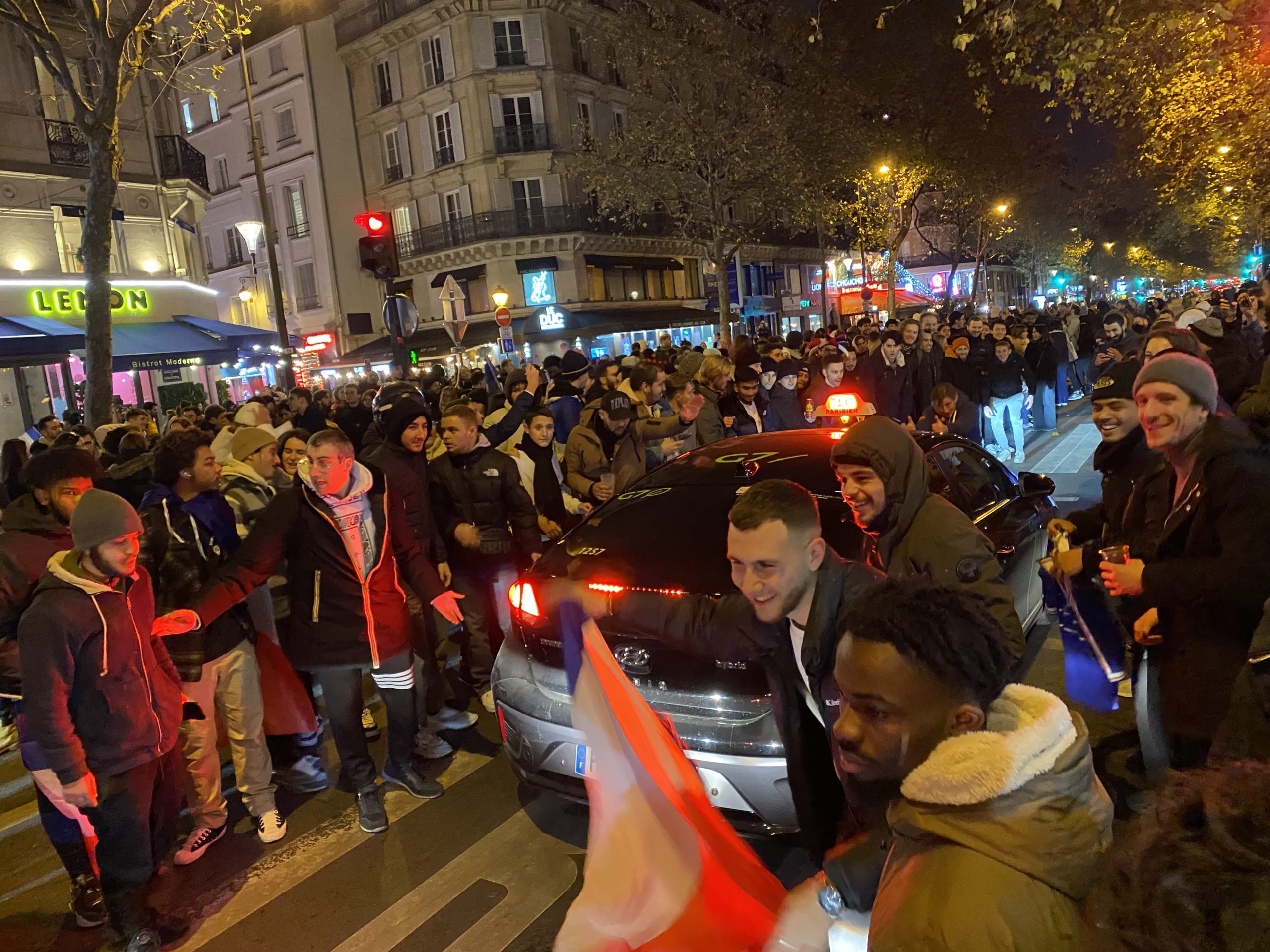 Frankreich-Marokko: Jubelszenen, ein tödlicher Unfall, brennende Autos…