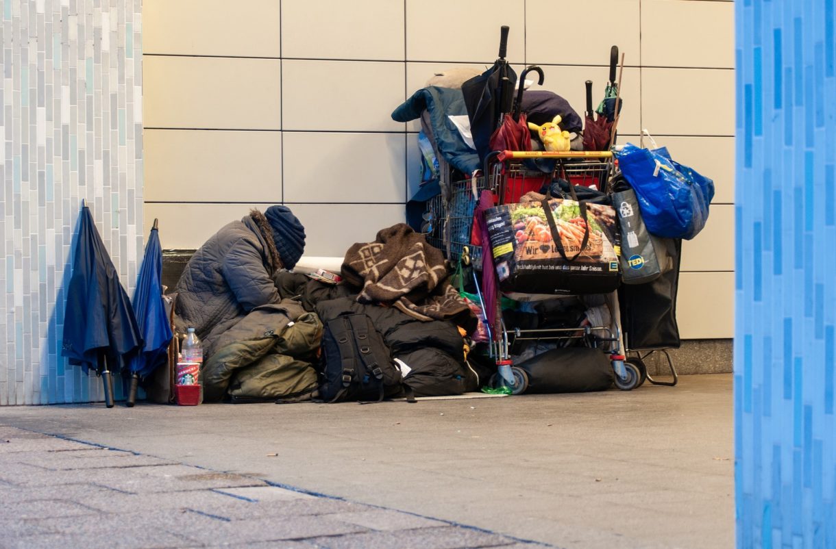 Verborgene Tragödie: 855 obdachlose Menschen in Frankreich gestorben – allein im Jahr 2024