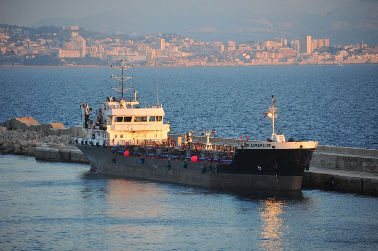Autodiebstahl im XXL-Format: Wie ein kriminelles Netzwerk den Hafen von Marseille nutzte, um gestohlenen Luxusautos nach Algerien zu verschiffen