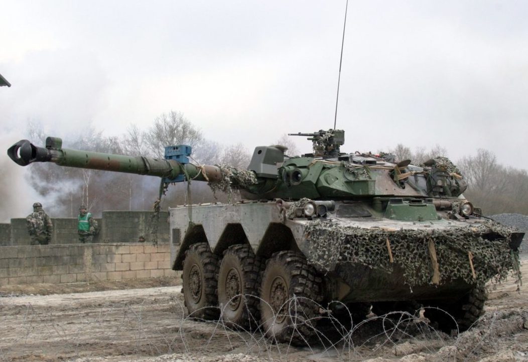 Ukraine-Krieg: Macron verspricht Selenskyj leichte Kampfpanzer