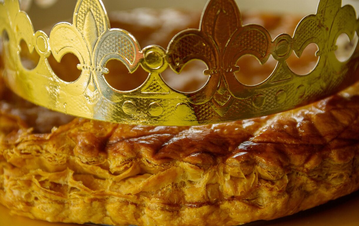 Ein Königreich aus Blätterteig – warum Frankreich am 6. Januar gemeinsam Krone trägt