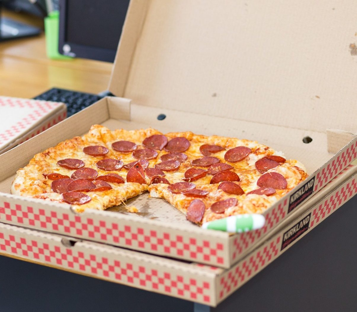 Pizzakette führt wiederverwendbare Boxen für Pizzas zum Mitnehmen ein