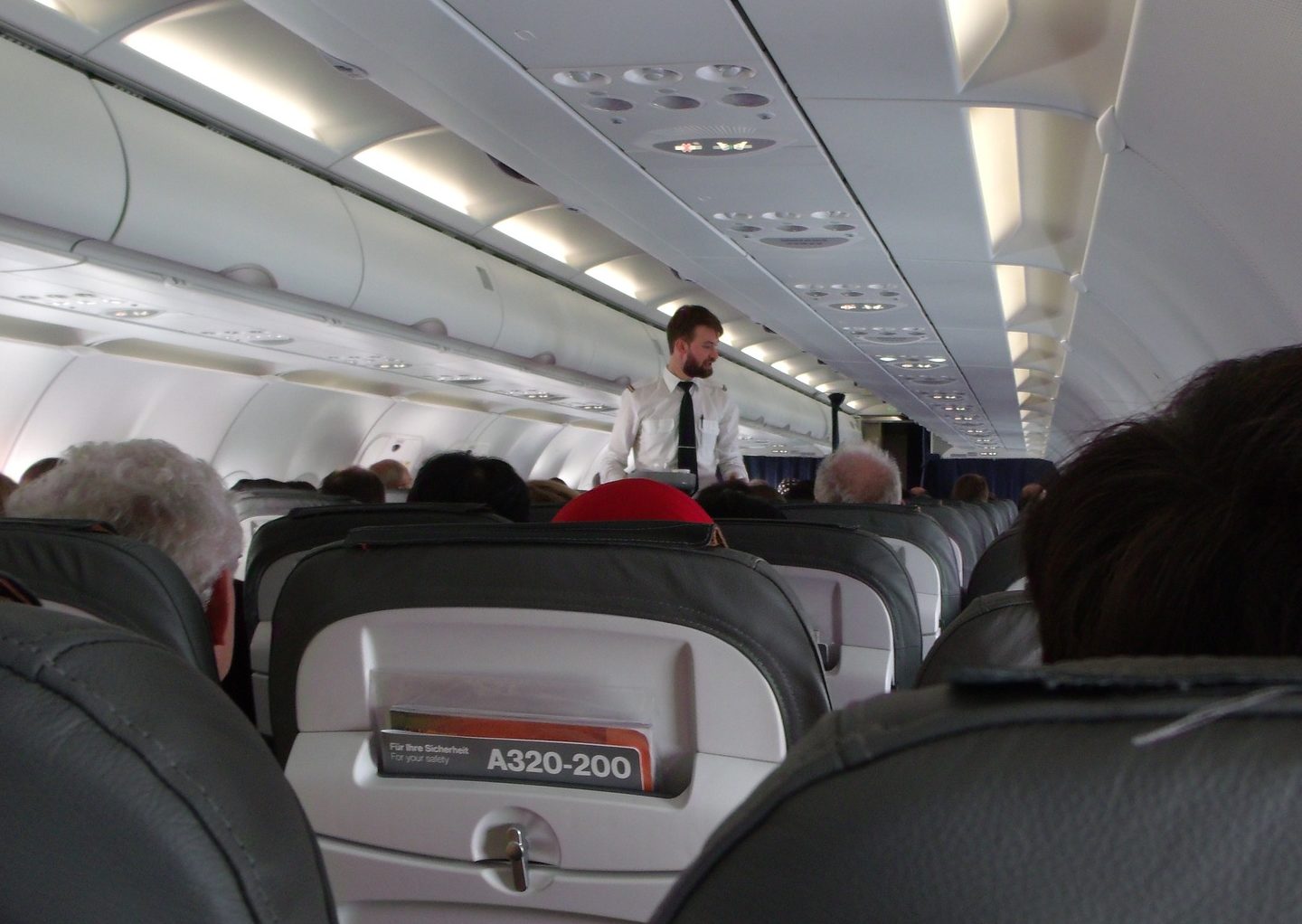 Airbus_A320-200