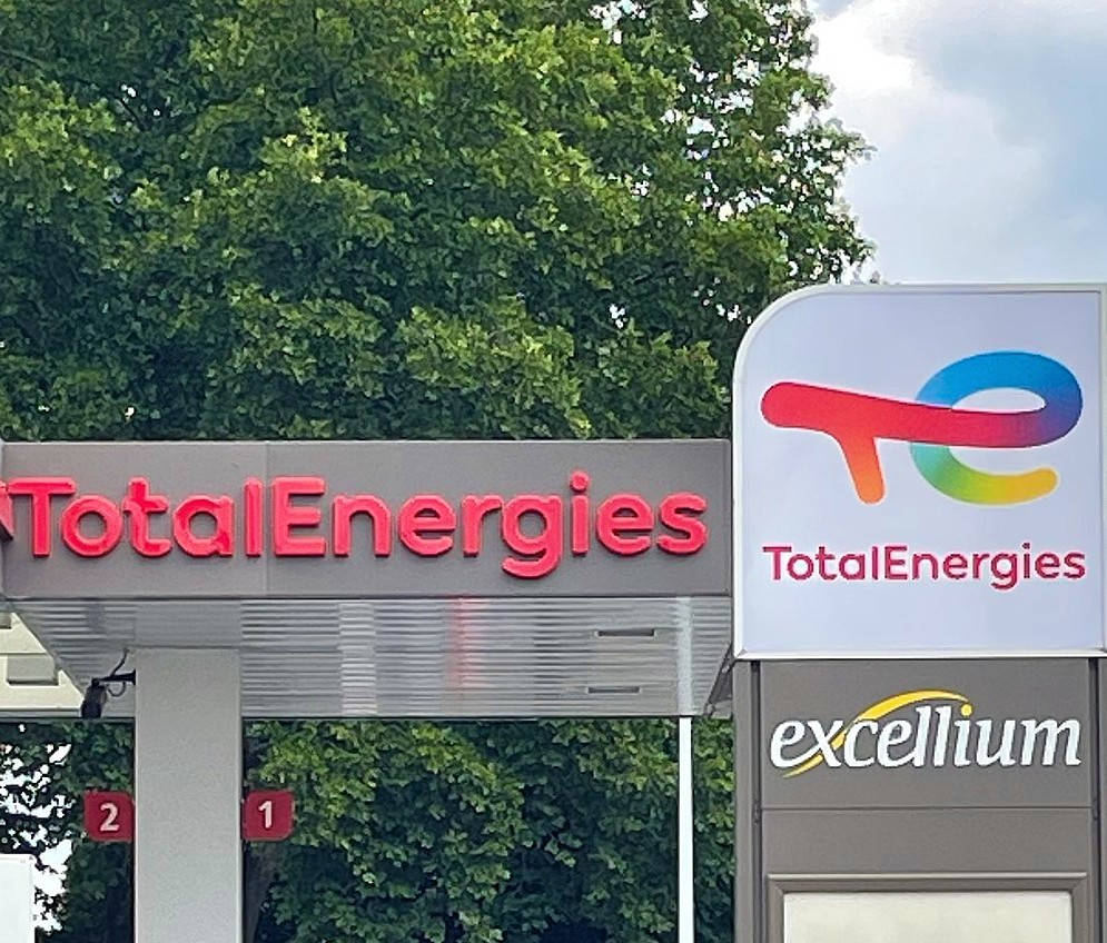 TotalEnergies verzeichnet mit 20.5 Milliarden US-Dollar den höchsten Gewinn seiner Geschichte