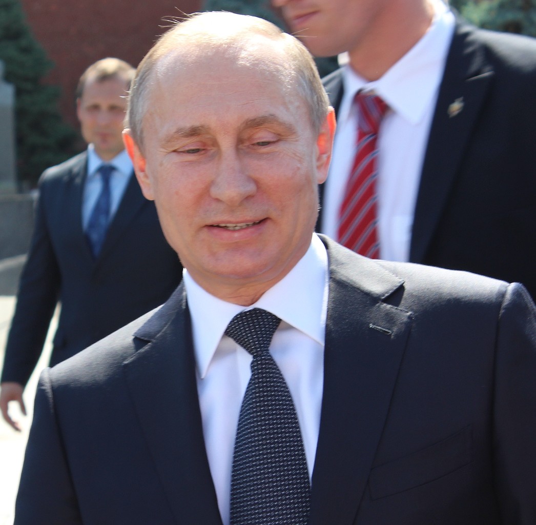 Wird Emmanuel Macron Wladimir Putin den Orden der Ehrenlegion wieder entziehen?