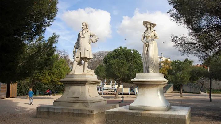 Zum 8. März „installiert“ Snapchat Augmented-Reality-Frauenstatuen in 8 französischen Städten