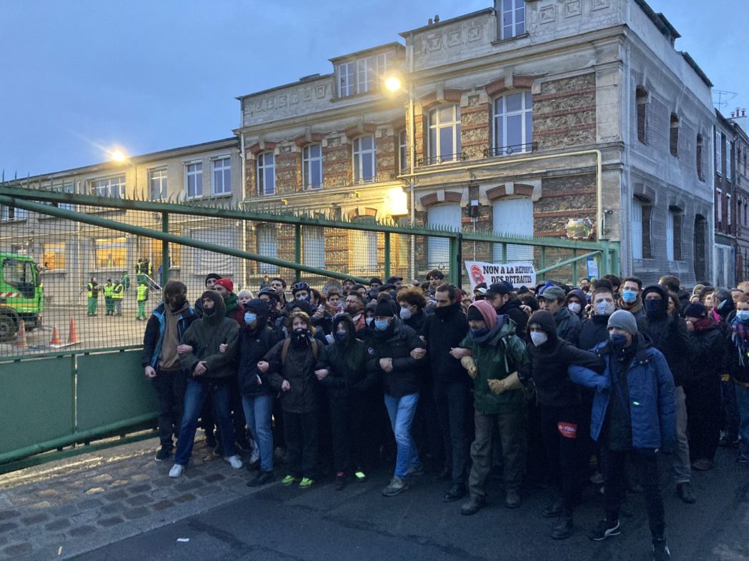 Demonstranten_blockieren_Müllabfuhr_Aubervilliers