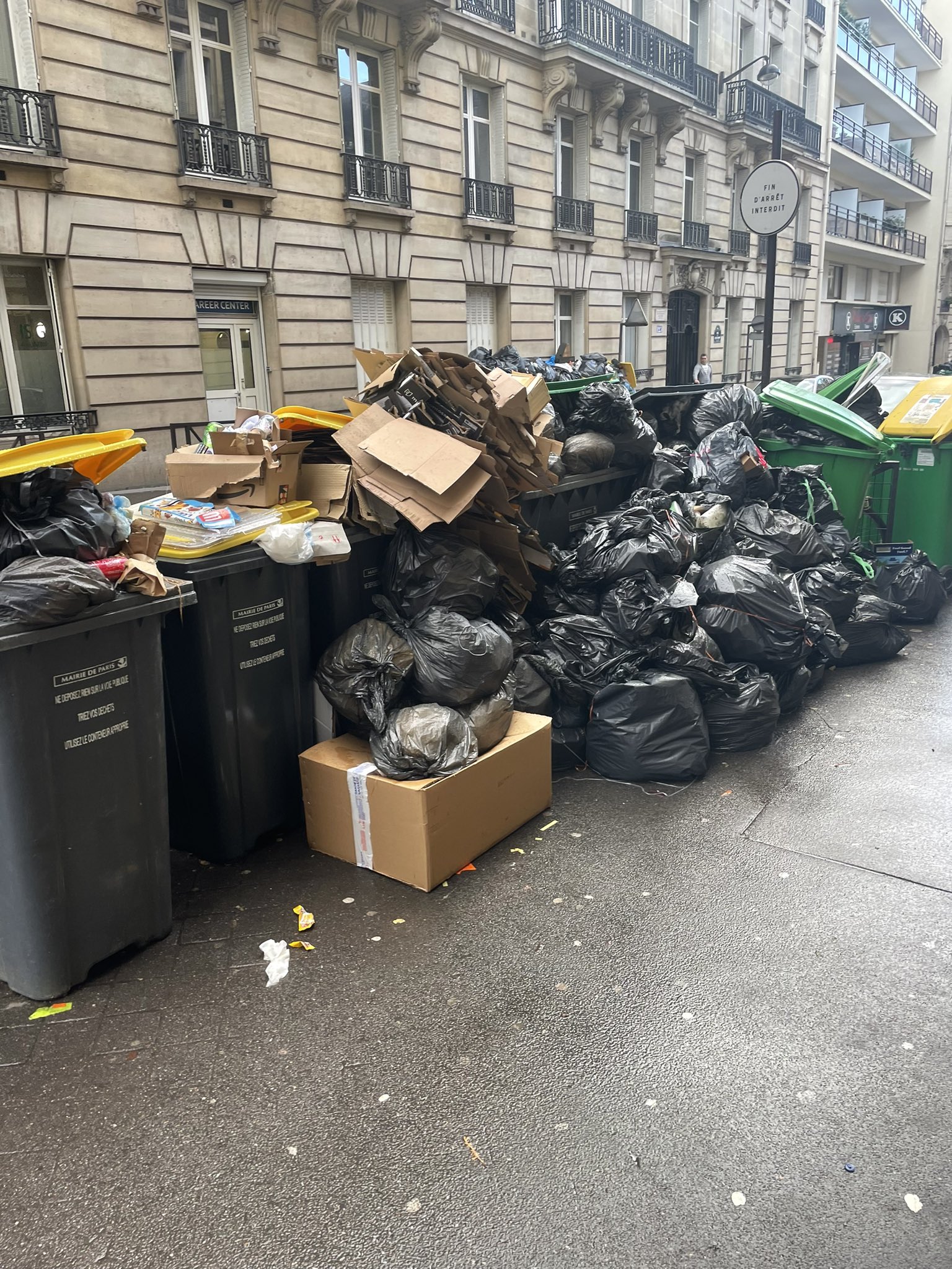 Streik der Müllabfuhr: Noch immer fast 10.000 Tonnen Müll in den Straßen von Paris