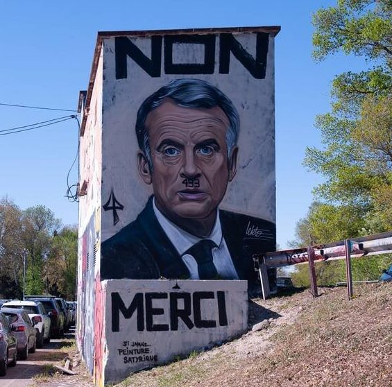 Macron_als_Hittler