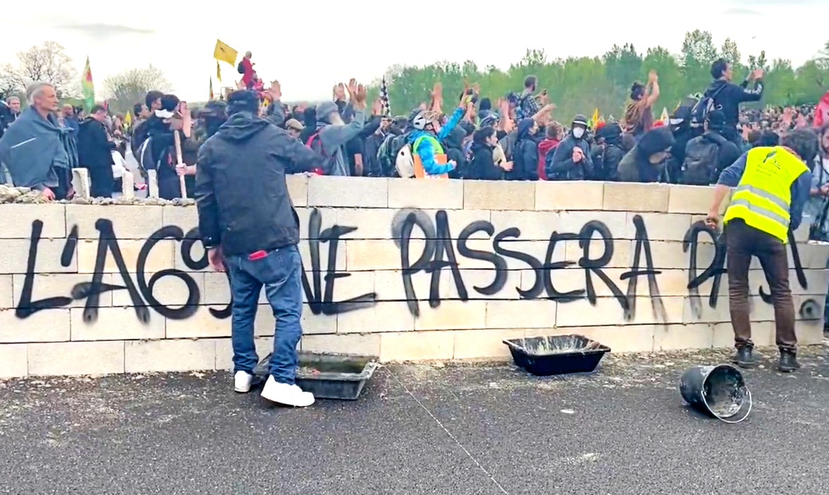 Protest_A69_ScreenTW